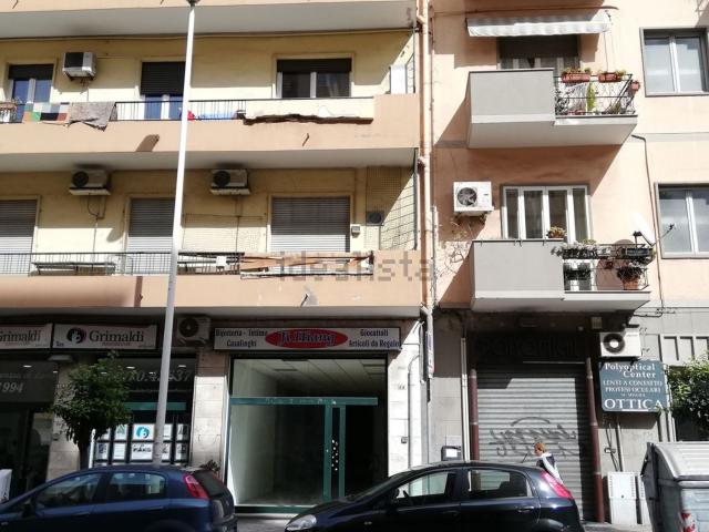Locale Commerciale in vendita a San Benedetto, Cagliari