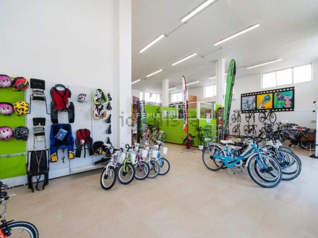 Locale Commerciale in vendita a Agraria, Marche