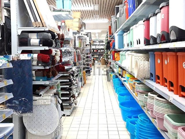 Locale Commerciale in vendita a San Giorgio Piacentino, Reggio Emilia