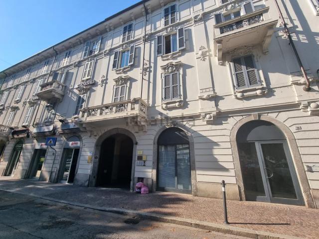 Locale Commerciale in vendita a Pescarenico, Lecco
