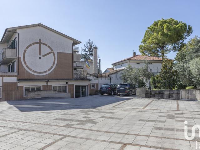 Locale Commerciale in vendita a Marche, Macerata