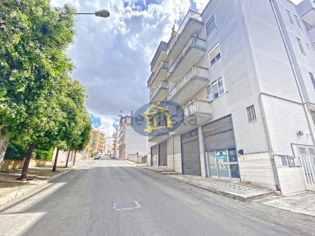 Locale Commerciale in vendita a Puglia, Bari