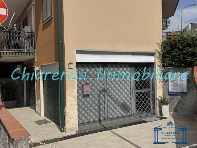 Locale Commerciale in vendita a Pedara, Sicilia