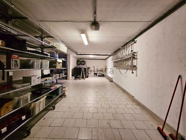 Locale Commerciale in vendita a Bergamo, Lombardia