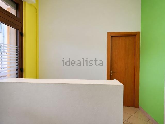 Locale Commerciale in vendita a Puglia, Bari