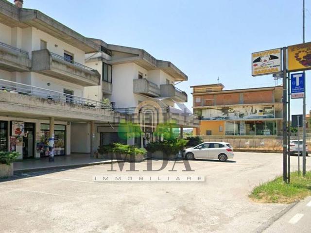 Locale Commerciale in vendita a Unione dei Comuni della Val Vibrata, Corropoli