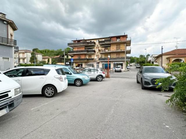 Locale Commerciale in vendita a Calcinato, Lombardia
