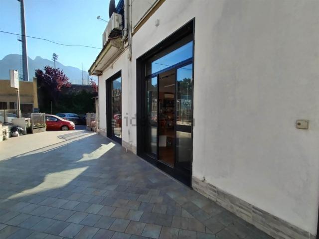 Locale Commerciale in vendita a San Vito, Cava De' Tirreni