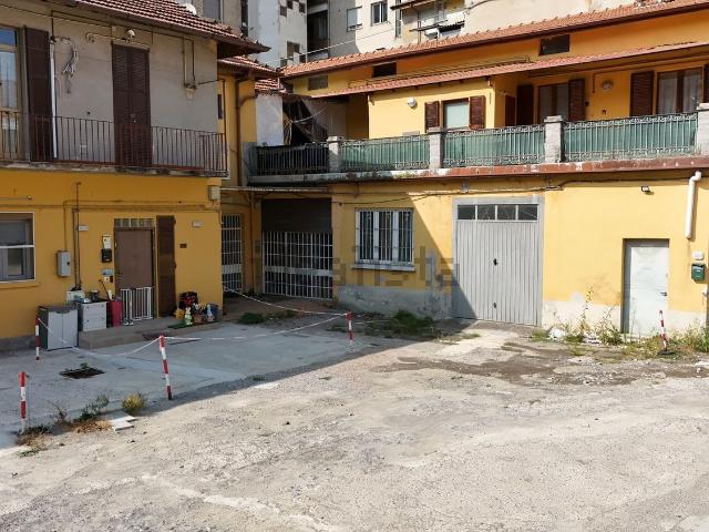 Locale Commerciale in vendita a Casetta, Como