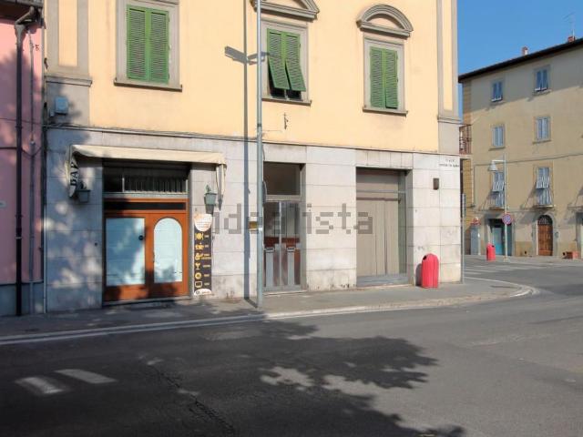 Locale Commerciale in vendita a Palazzo Del Pero, Toscana