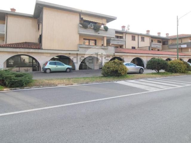 Locale Commerciale in vendita a Castrezzato, Lombardia