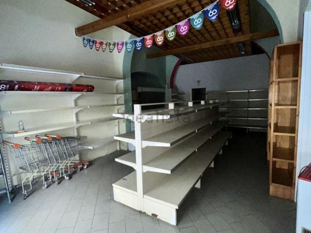 Locale Commerciale in vendita a Montevarchi, Toscana