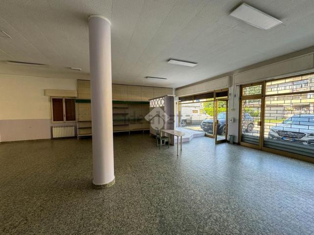 Locale Commerciale in vendita a Olgiate Molgora, Lombardia