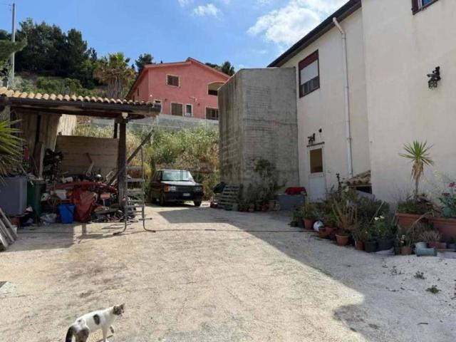 Locale Commerciale in vendita a San Vito, Agrigento