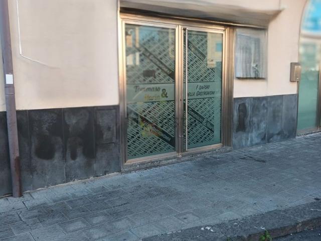 Locale Commerciale in vendita a Sciarelle, Acireale