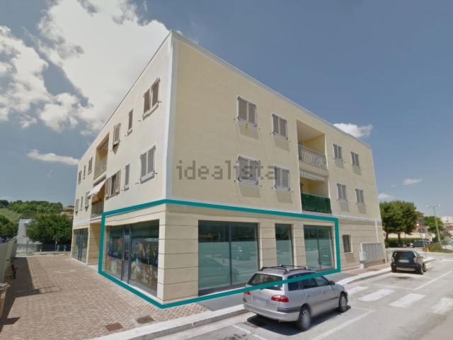 Locale Commerciale in vendita a Marche, Fermo
