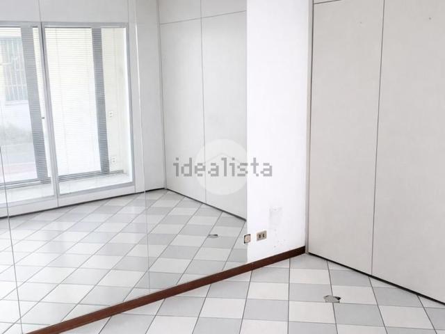 Locale Commerciale in vendita a Pedrengo, Lombardia