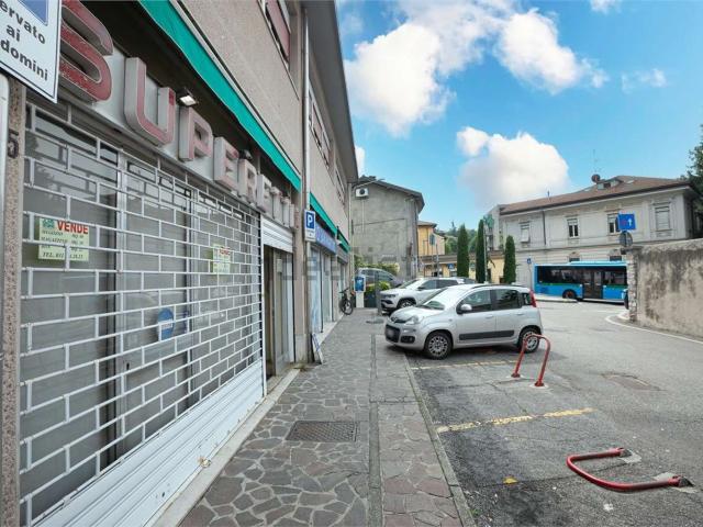 Locale Commerciale in vendita a San Martino, Como