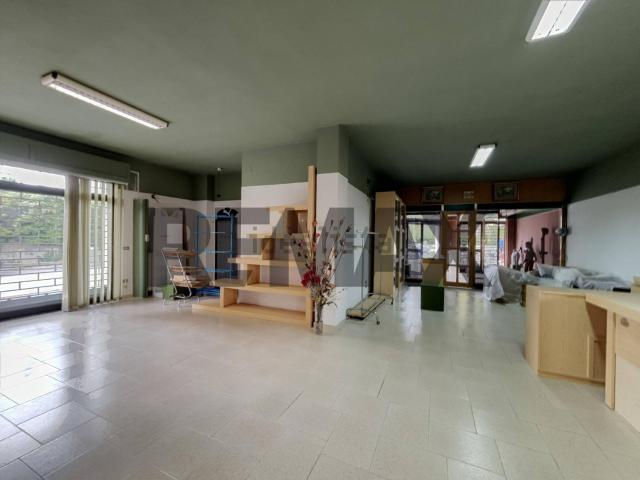 Locale Commerciale in vendita a San Vito Chietino, Abruzzo