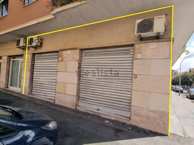 Locale Commerciale in vendita a Campobasso, Molise