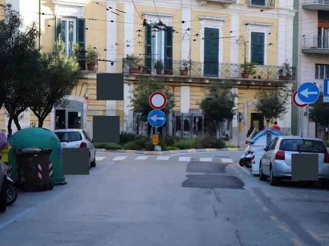 Locale Commerciale in vendita a Municipio 1, Puglia