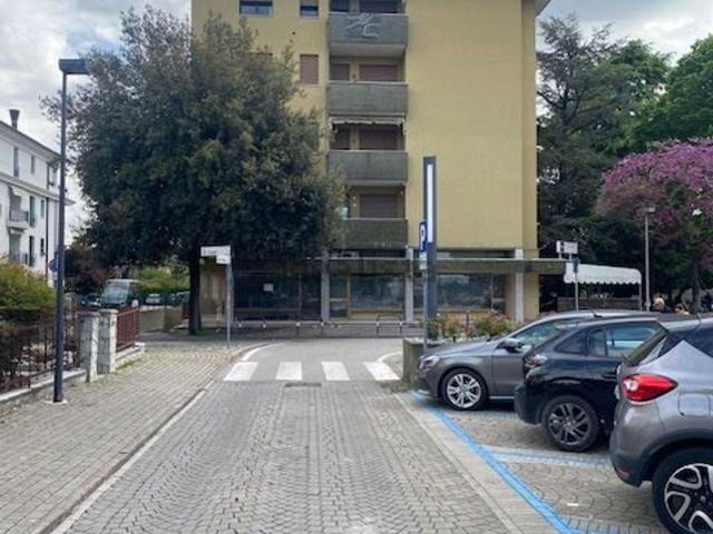 Locale Commerciale in vendita a Topaligo, Sacile