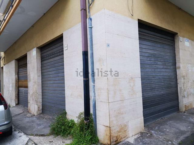 Locale Commerciale in vendita a Lentini, Sicilia
