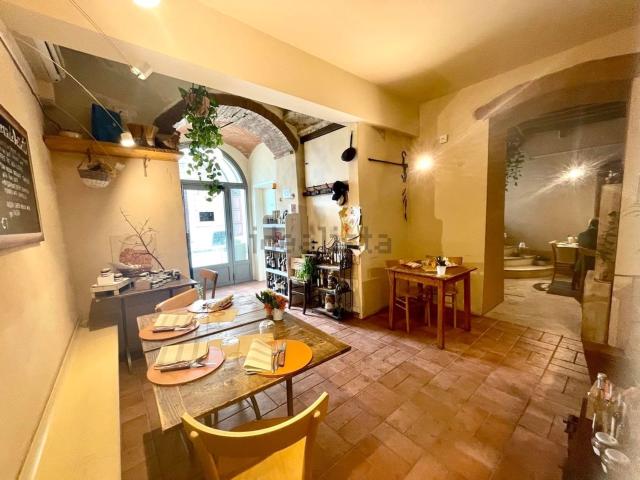 Locale Commerciale in vendita a Montalcino, Toscana