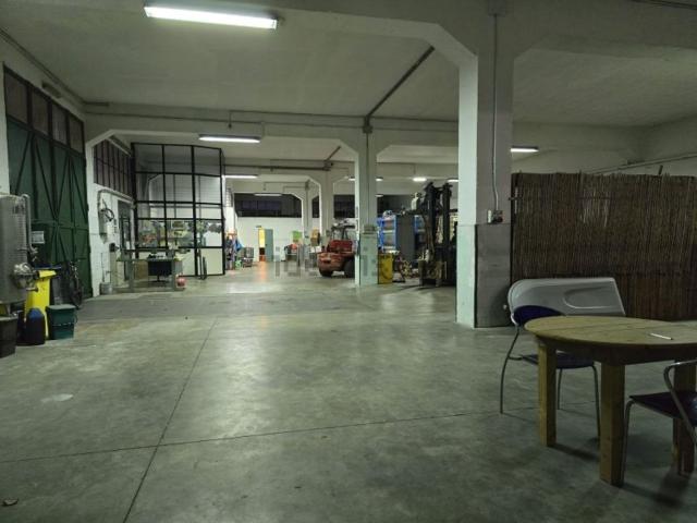 Locale Commerciale in vendita a Puglia, Lecce