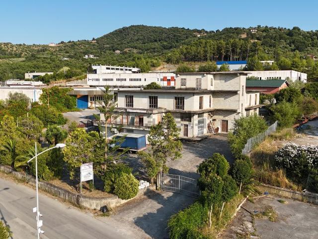Locale Commerciale in vendita a Agropoli, Campania