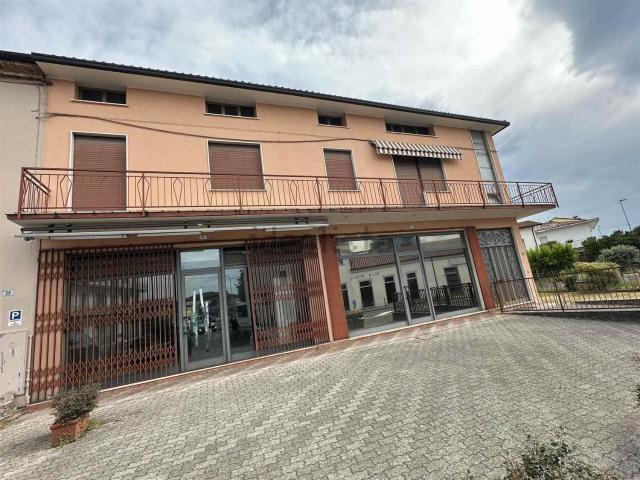 Locale Commerciale in vendita a Dueville, Veneto