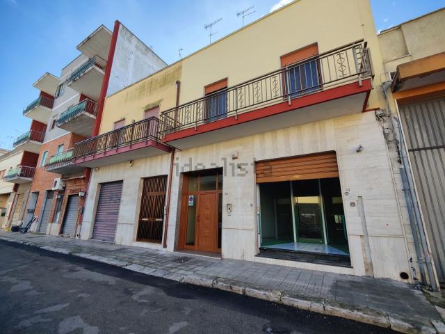 Locale Commerciale in vendita a Puglia, Lecce