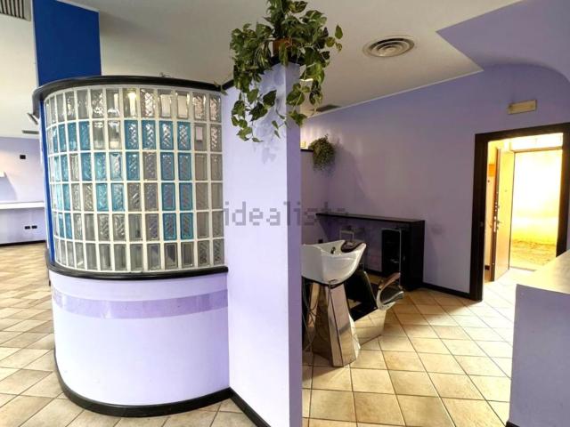 Locale Commerciale in vendita a Oltresempione, Legnano