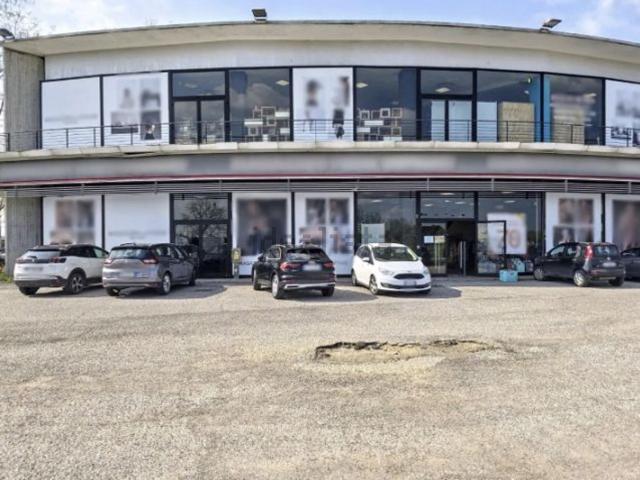 Locale Commerciale in vendita a Monselice, Veneto