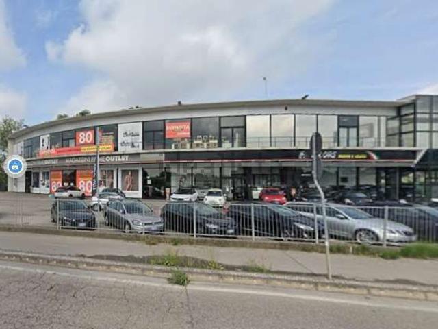Locale Commerciale in vendita a Monselice, Veneto