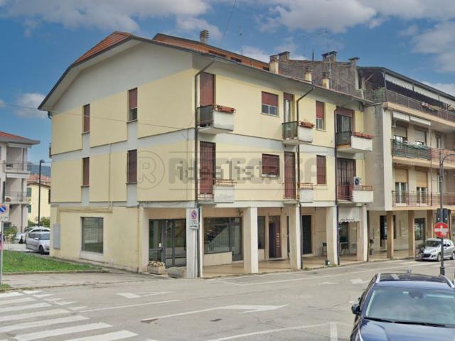 Locale Commerciale in vendita a Trissino, Veneto