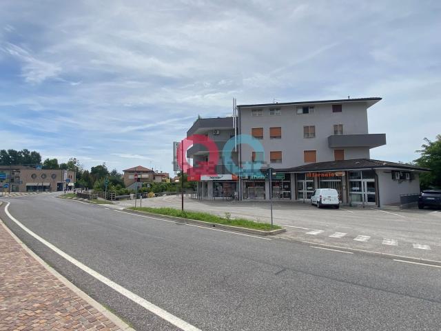 Locale Commerciale in vendita a Pramaggiore, Veneto