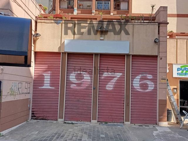Locale Commerciale in vendita a Puglia, Bari
