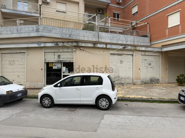 Locale Commerciale in vendita a Quartiere Provvidenza, Caltanissetta