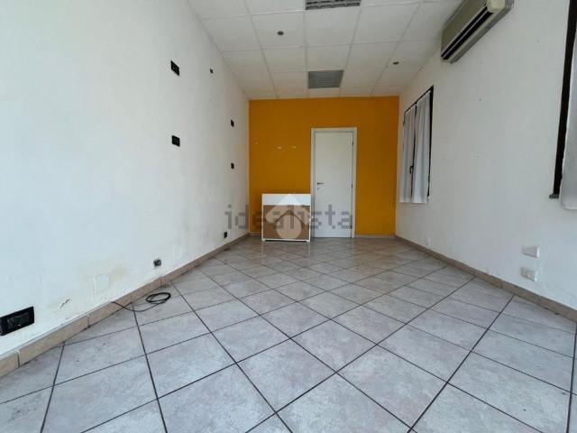 Locale Commerciale in vendita a Piemonte, Alessandria