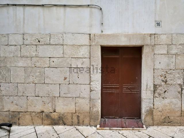 Locale Commerciale in vendita a Puglia, Bari