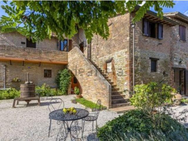 Locale Commerciale in vendita a Gioiella, Umbria