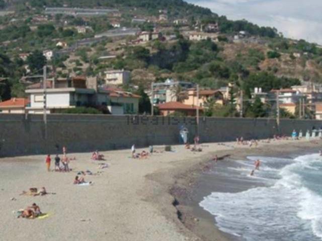 Locale Commerciale in vendita a Bordighera, Liguria