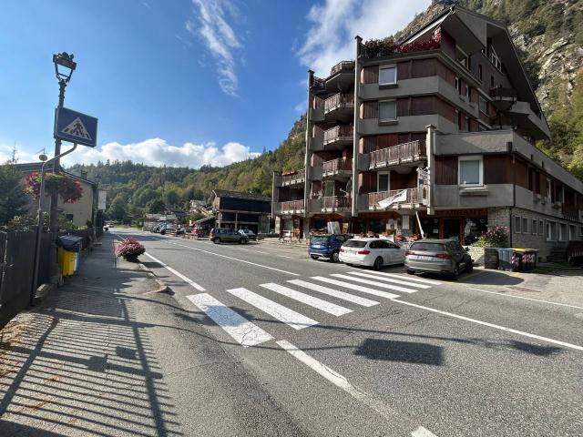 Locale Commerciale in vendita a Antey Saint André, Aosta
