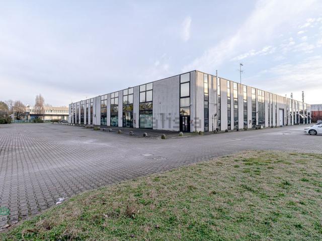 Locale Commerciale in vendita a Unione Terre di Pianura, Granarolo Dell'emilia