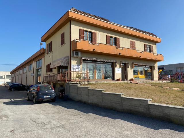 Locale Commerciale in vendita a Fontanellato, Reggio Emilia