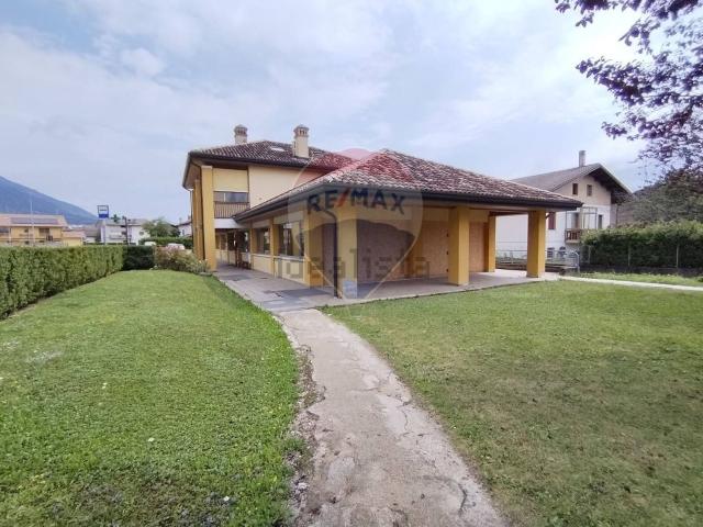 Locale Commerciale in vendita a Umin, Feltre