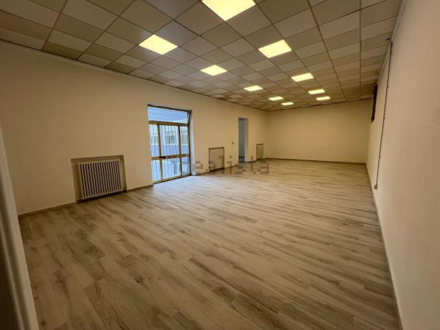Locale Commerciale in vendita a Unione dei comuni Valle del Savio, Cesenà