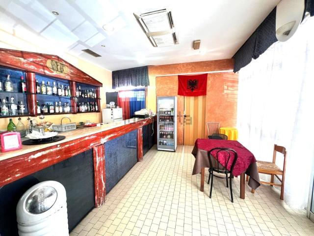Locale Commerciale in vendita a Bellaria