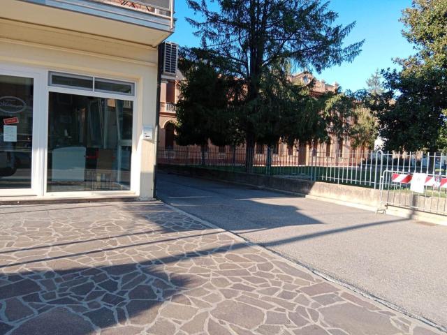 Locale Commerciale in vendita a Moglia, Lombardia
